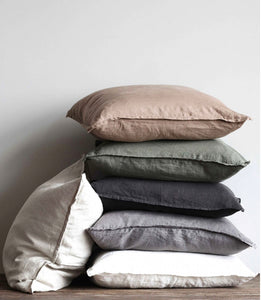 Cushion stonewashed linen- warm grey